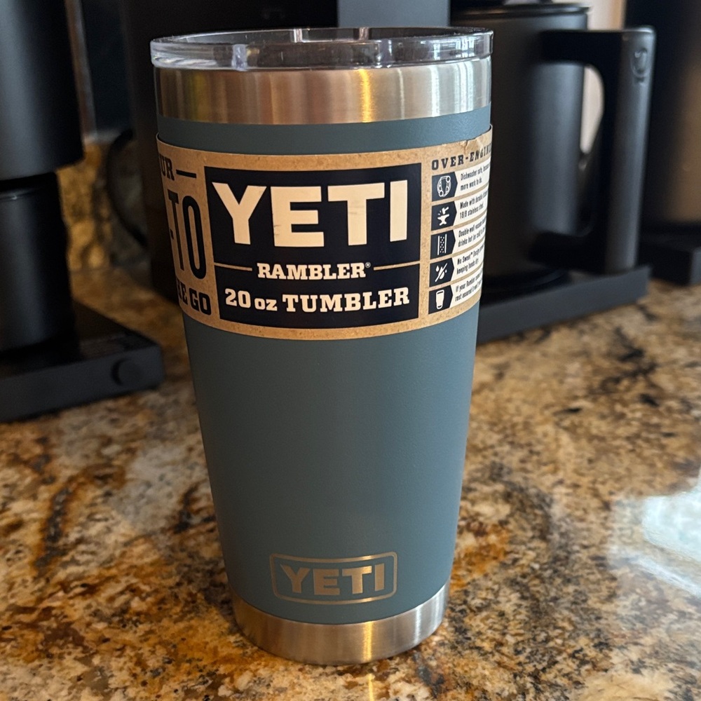 YETI Rambler 20 oz Tumbler - Slate Gray
